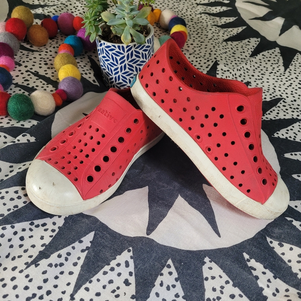 Red Natives size 10